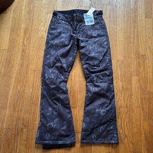 Roxy “Woods Run” floral snowboarding pants